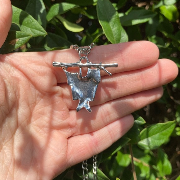 Gothic Hanging Bat Necklace Silver Tone Engraved Detailing Cute Adjustable - Picture 4 of 6